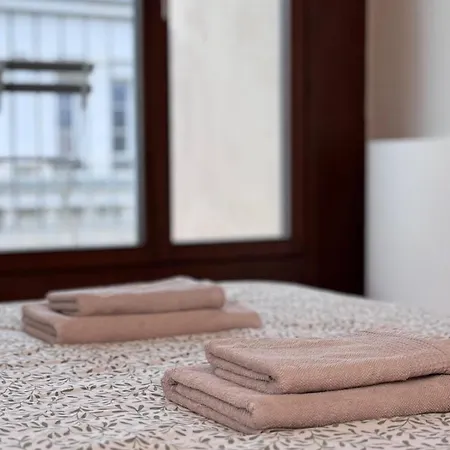 Modern Old Town - Balcony, Coffee, Wifi Pozsony