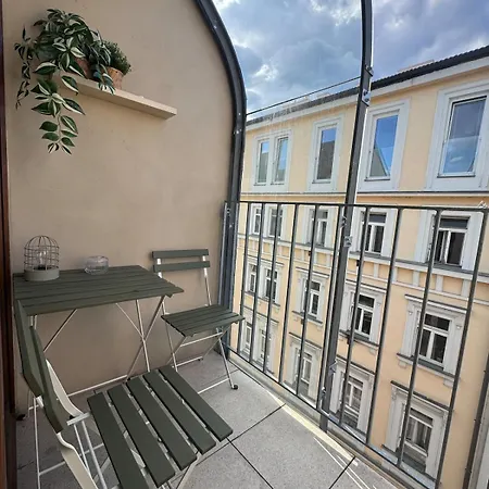 Modern Old Town - Balcony, Coffee, Wifi *