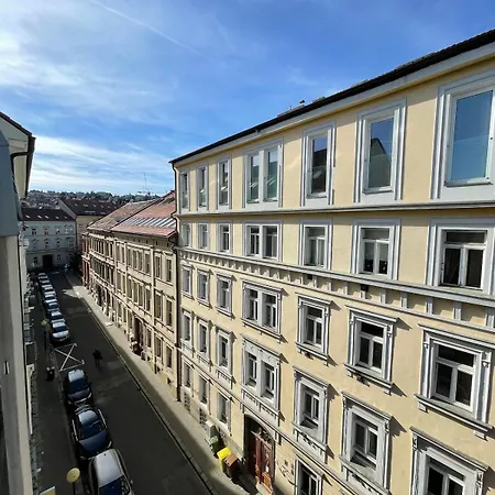 Modern Old Town - Balcony, Coffee, Wifi Apartment